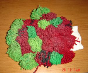Pom Pom Duster Using Glove