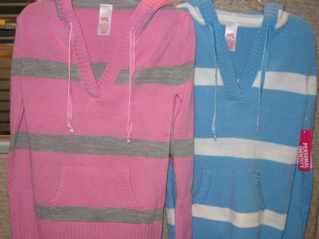 Picture of Recalled V-neck sweaters with hood