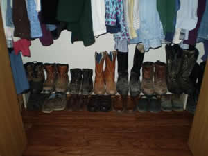 Simple Shelf to Organize Shoes